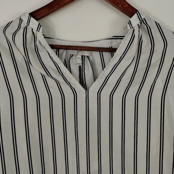 Joie 100% Silk V Neck Blouse Size XS Striped White Black Classic Workcore - Picture 2 of 11